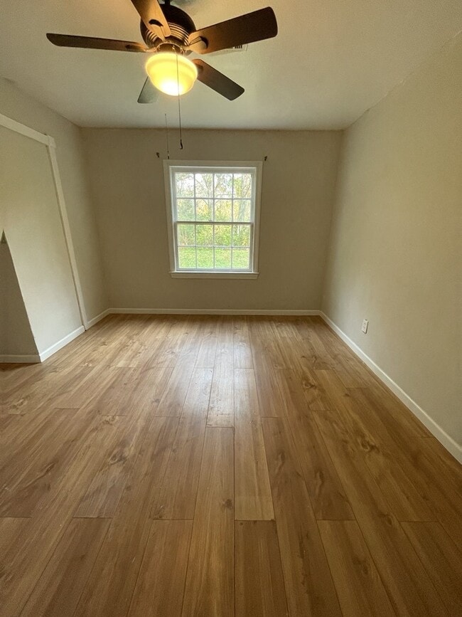 Building Photo - 732 Cedarhurst Rd