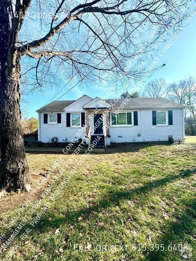 Building Photo - East Nashville Ranch, Huge Backyard!