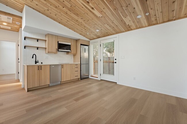 Building Photo - Morris Street Commons Modualr Living! 2/1 55+ Community Living!