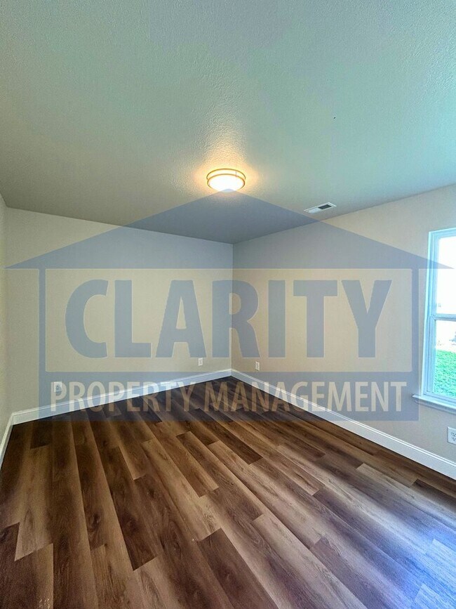 Building Photo - Single level, 3 bedroom home!