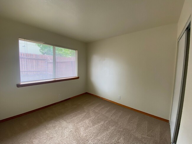 Building Photo - Spacious Foothill Farms Duplex