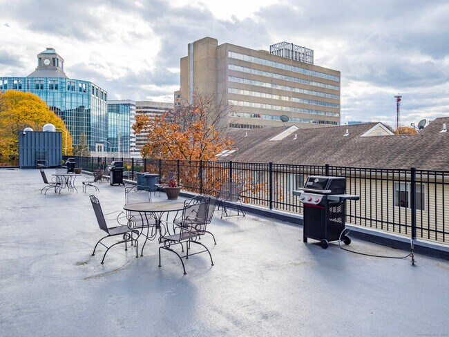 Building Photo - 300 Broad St