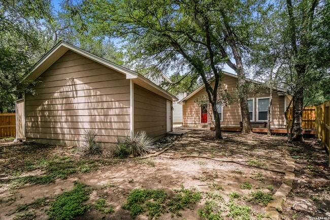 Building Photo - 539 Willow Grove Dr