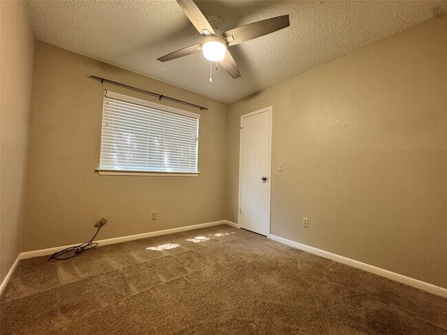 Building Photo - 11 Cottage Grove Pl