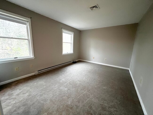 Building Photo - 812 Lake Vista Dr