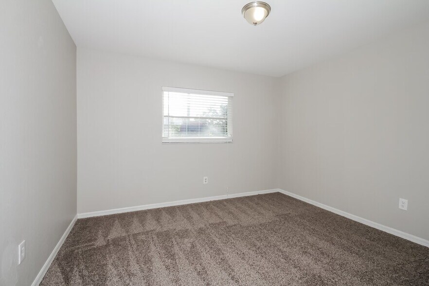 Building Photo - 848 Guild Dr