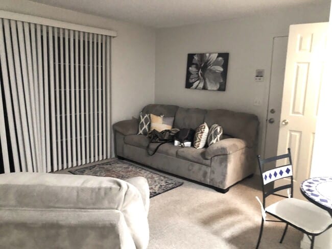 Building Photo - 11 Saint James Pl