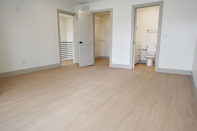 Building Photo - 154 Brushwood Dr