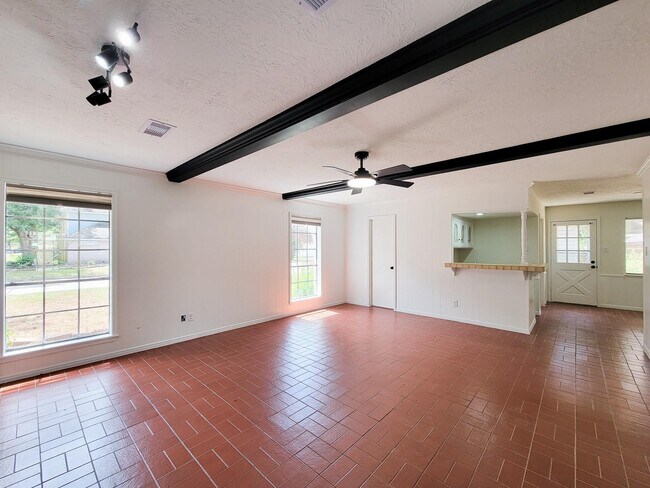 Building Photo - 3930 Cypress Hill Dr