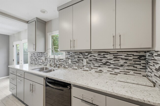 Building Photo - 4118 Garden Springs Dr