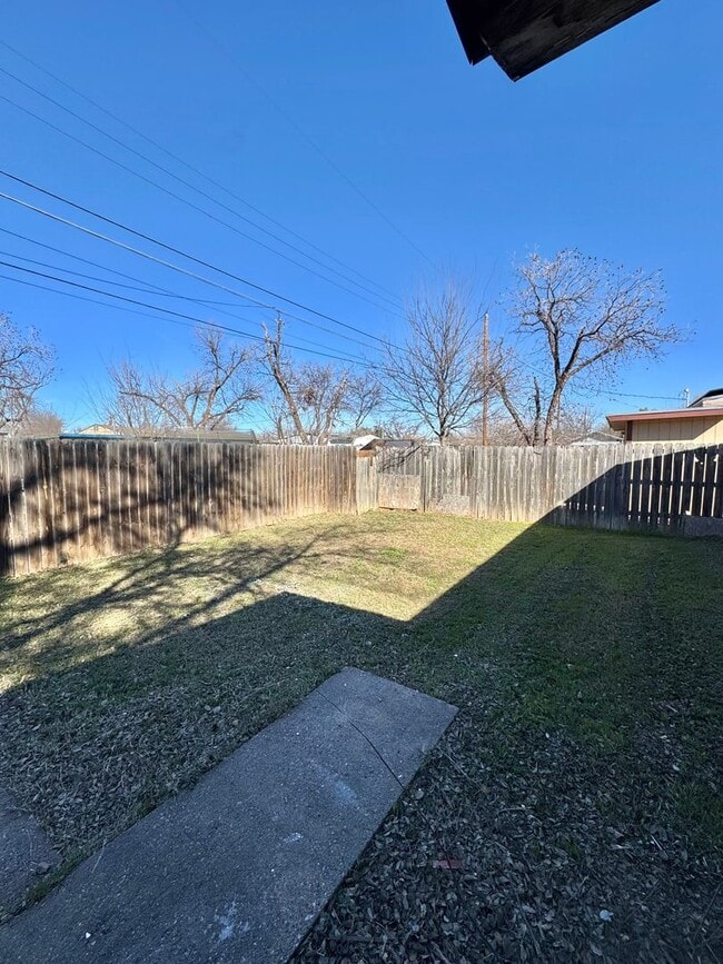 Building Photo - NOW AVAILABLE - Newly Renovated 2 Bedroom Home + Large Fenced Backyard!