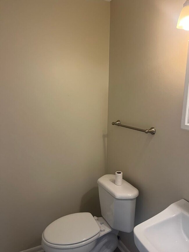 Building Photo - Available now. Freshly-painted 4 BR/1.5 BA Home on Big Lot in the Heart of James Island!