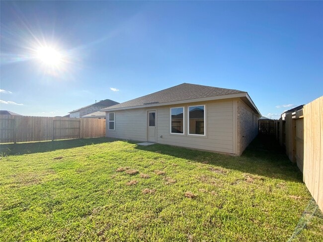 Building Photo - 26735 Willow Ln