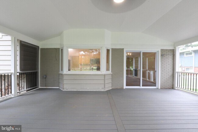 Building Photo - 9704 St Andrews Dr