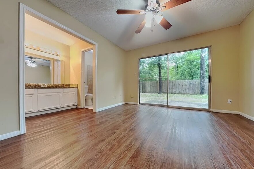 Building Photo - 11 Brentwood Oaks Ct