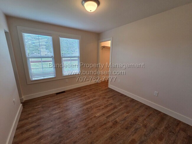 Building Photo - 811 Old Adobe Rd