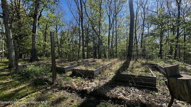 Building Photo - 129 Johnson Hill Rd