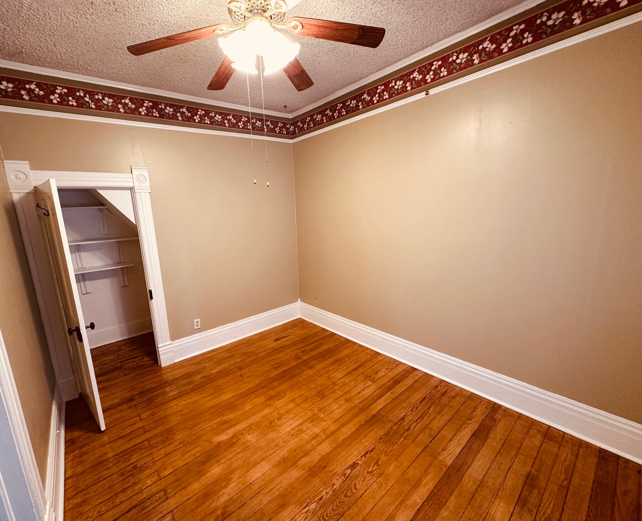 Downstairs third bedroom and closet. - 812 E Cache La Poudre St