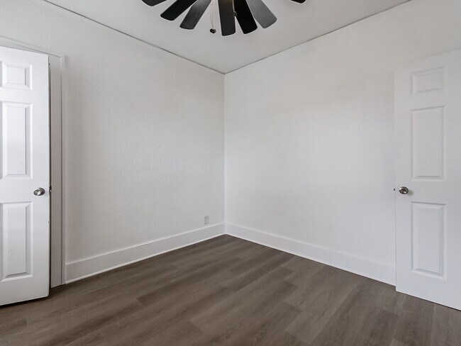 Building Photo - AVAILABLE NOW! SECTION 8 APPROVED! Charming 3-Bedroom Home in Warren!