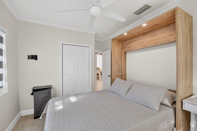 Building Photo - 1511 S Palmway