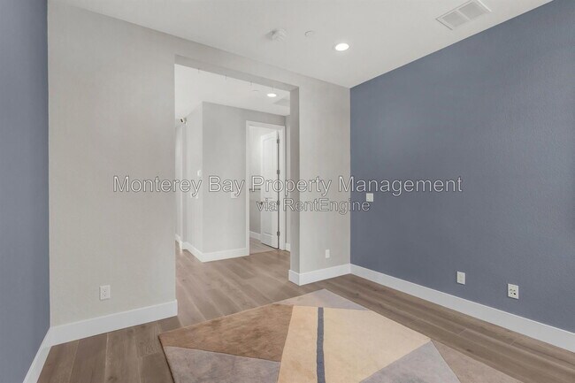 Building Photo - 240 Bungalow Dr