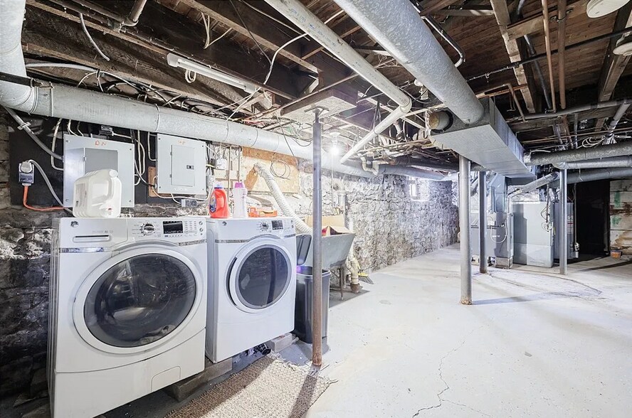 Building Photo - 49 Cayuga St