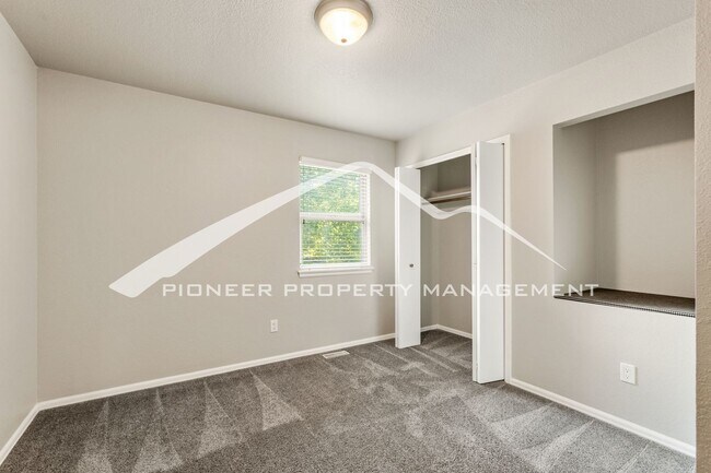 Building Photo - 6525 White Falcon Ct