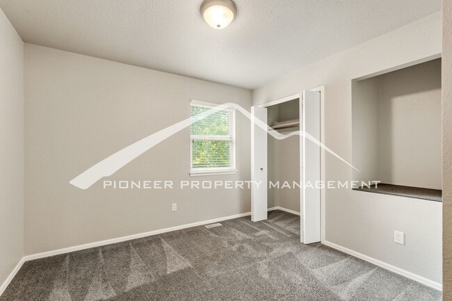 Building Photo - Beautifully Updated Rockrimmon Home Near Ute Valley Park with 5 bed, 3 bath, 2 car garage and AC!