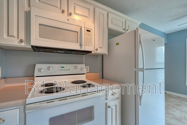 Building Photo - 208 Cotton Creek Dr