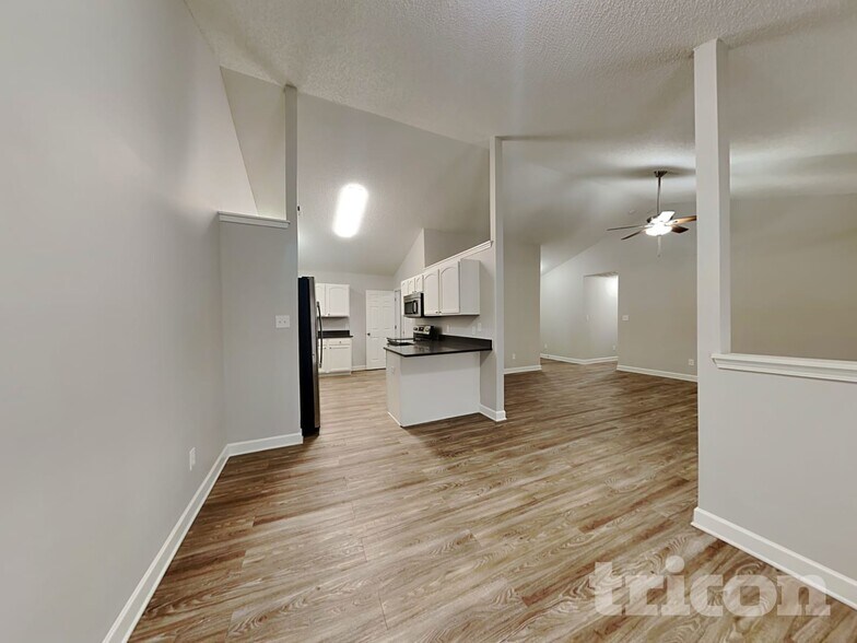 Building Photo - 428 Glencroft Dr