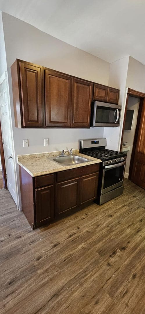 Building Photo - 249 Highland Ave