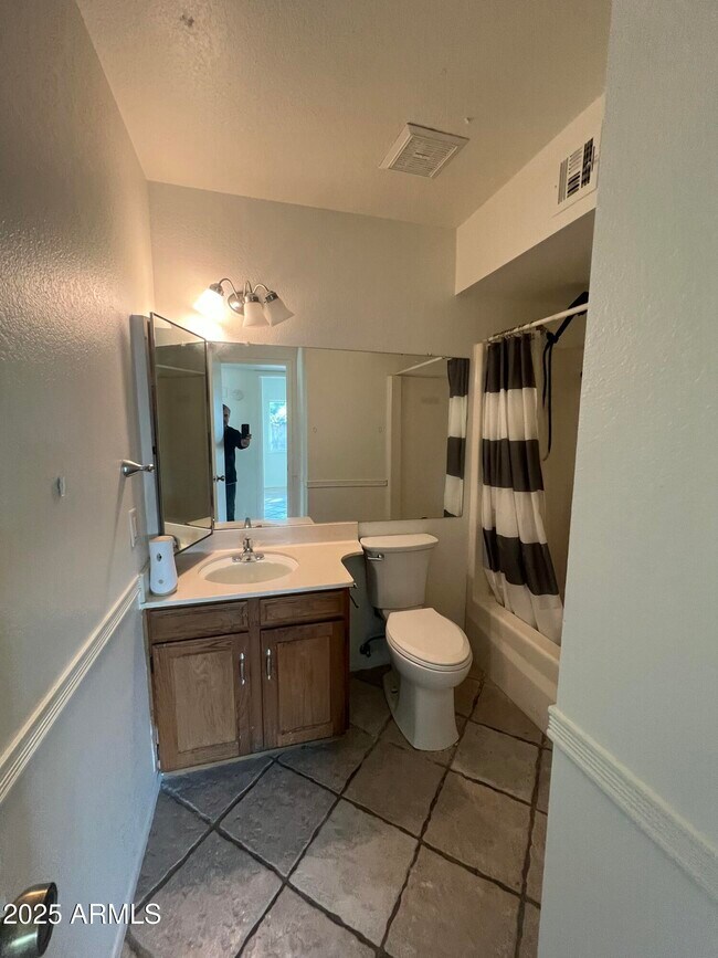 Building Photo - 4147 W Diana Ave