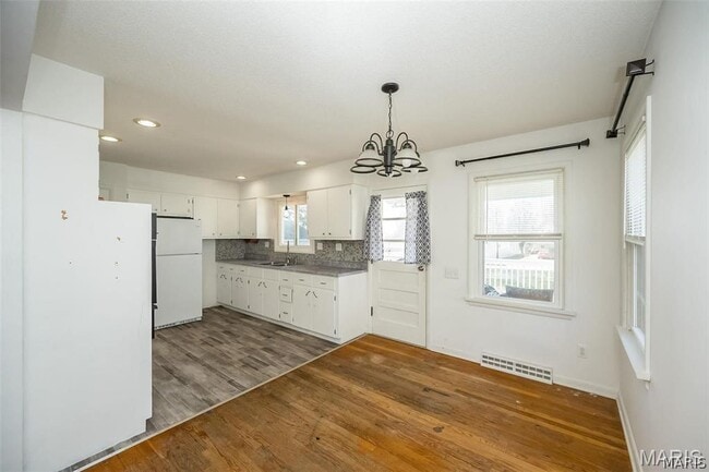 Building Photo - 405 N Moore St