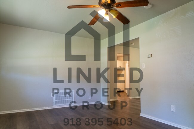 Building Photo - NEWLY RENOVATED 2 BEDROOM HOME!