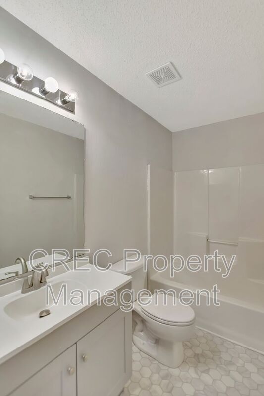 Building Photo - 8114 Shadow Oak Dr