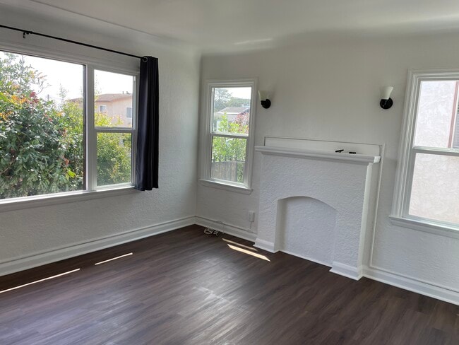 Building Photo - 1905 S Alma St