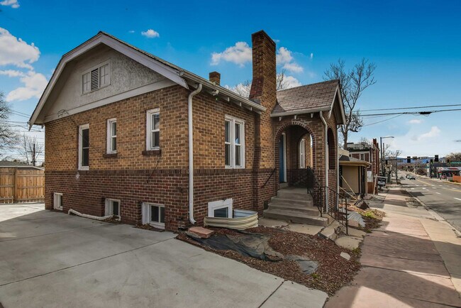 Building Photo - 730 E Alameda Ave