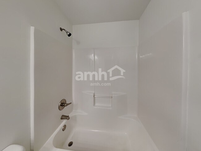 Building Photo - 421 Lossie Ln