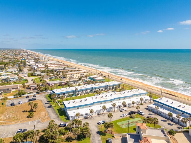 Building Photo - Furnished Coastal Living Condo