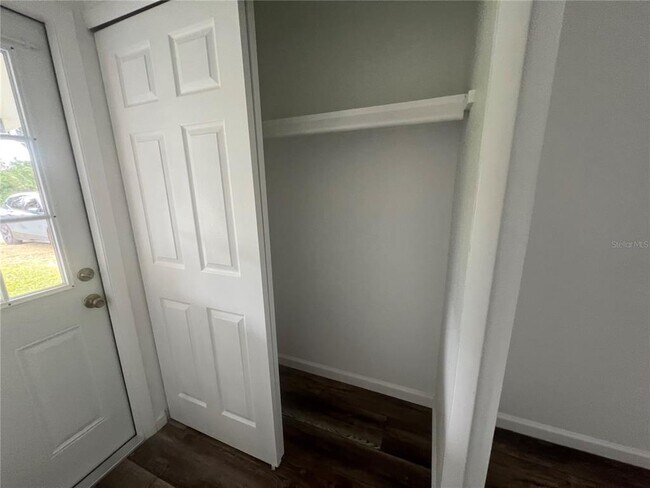 Building Photo - 2533 Myrtle Ave