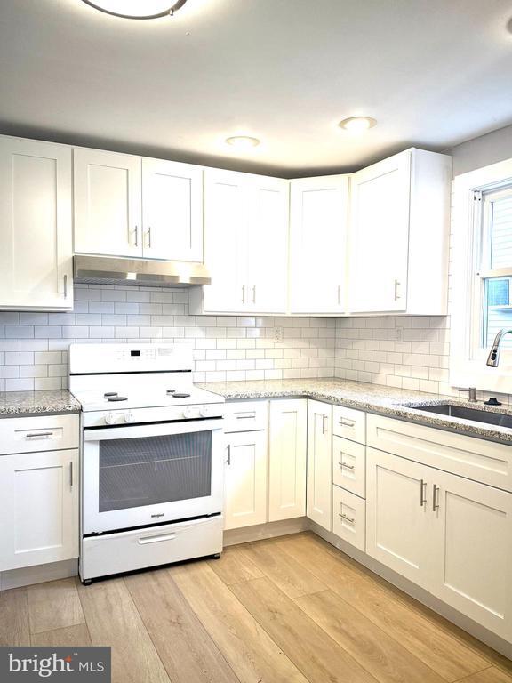 Building Photo - 653 Pine St