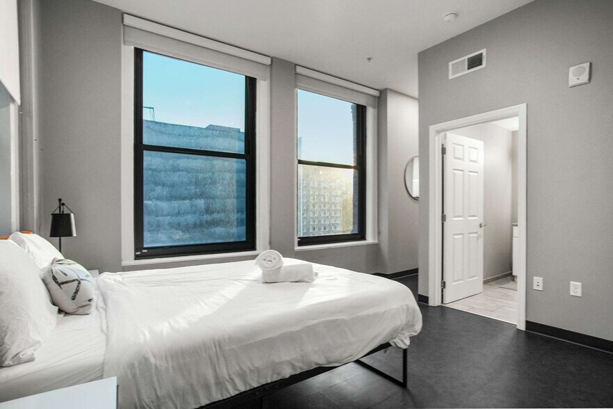 Building Photo - 209 9th St