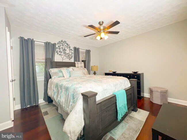 Building Photo - 532 Foxhall Pl SE