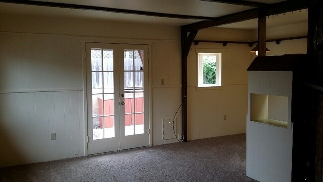 Building Photo - Two Bedroom, One bath house in Los Osos