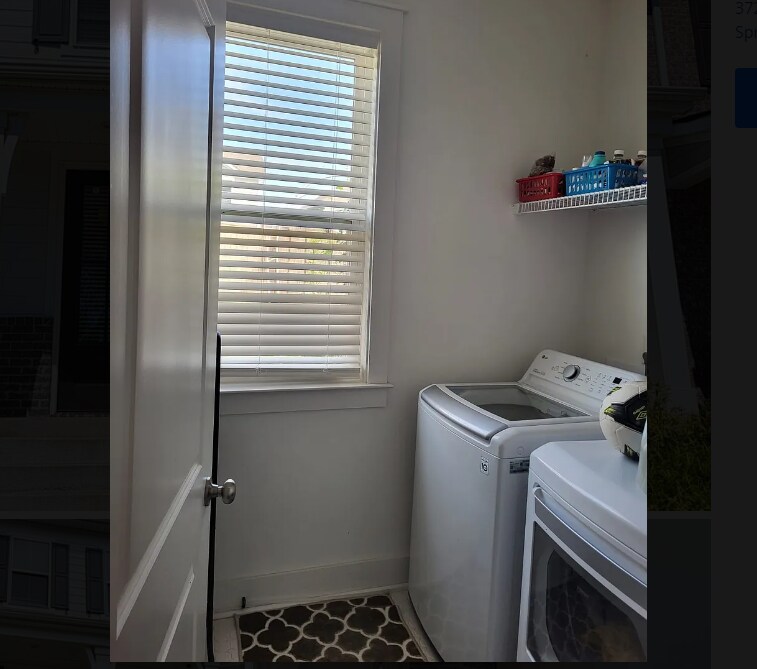 Building Photo - 372 Hammock Ln