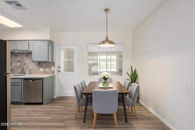 Building Photo - 4016 E Indianola Ave