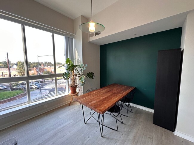 Building Photo - Lovely 1 BR/1 BA Loft-Style Apartment in 1...