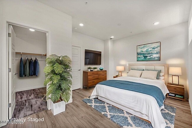 Building Photo - 557 California Ave