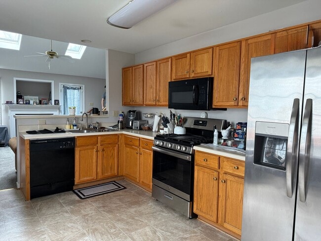 Building Photo - $2545- SPACIOUS 4 BEDROOM 2.5 BATH HOME IN GLEN ALLEN