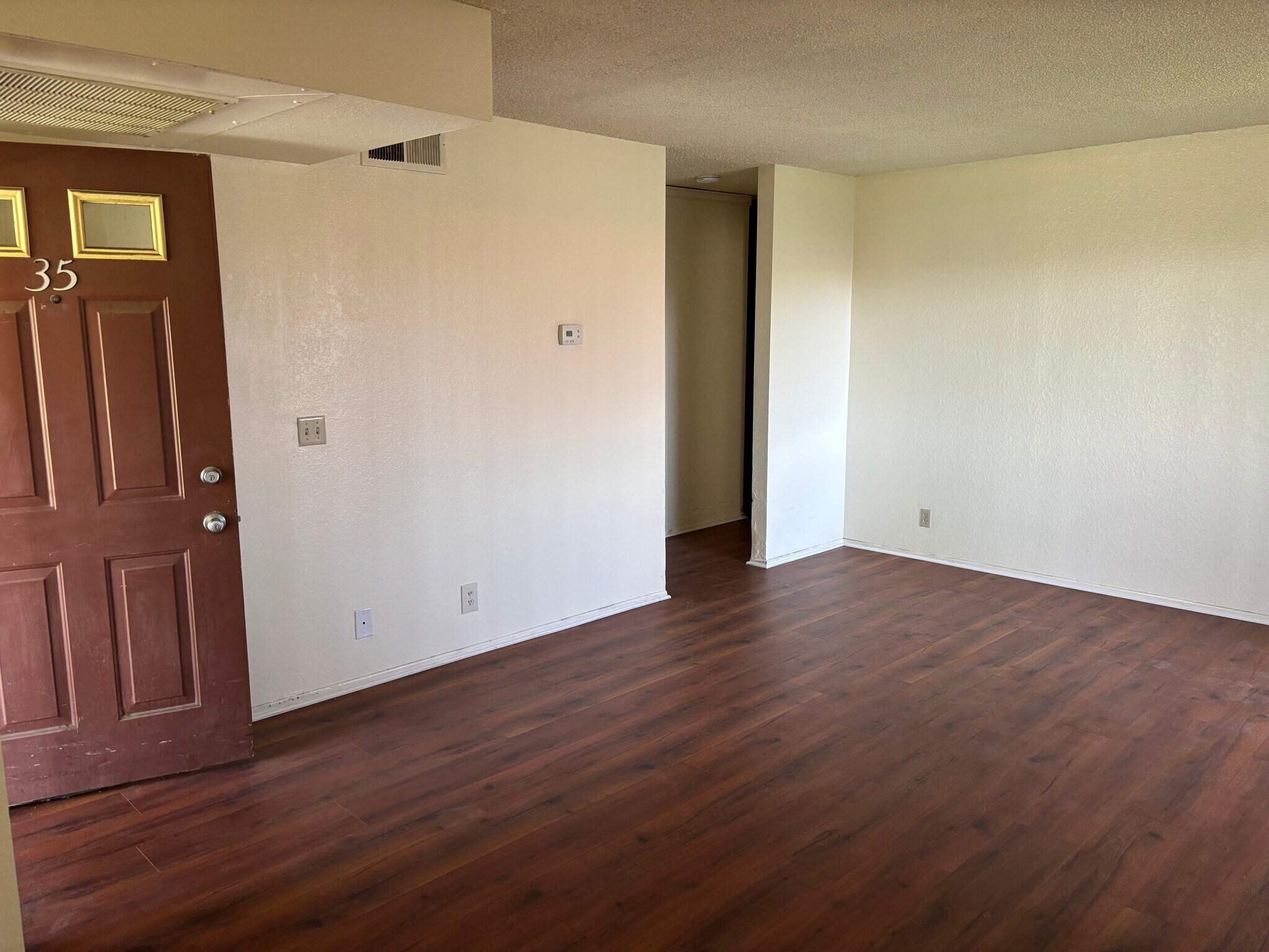 Building Photo - 2554 Olive Dr
